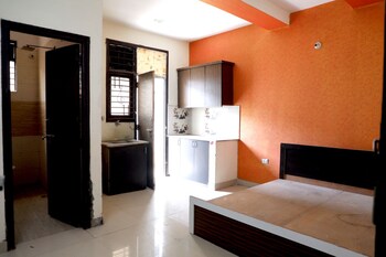 2 BHK Builder Floor for Sale in Sector 4 Greater Noida, Greater Noida
