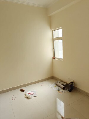 Room in 2.5 BHK Apartment at Panchsheel Pratistha, Sector 75 – for Rent