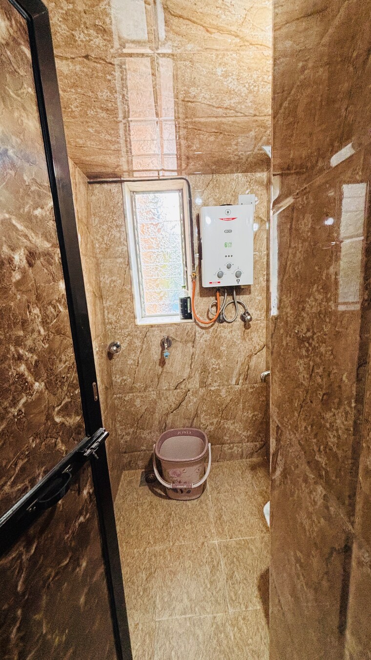 Bathroom, veena nagar phase 2 2 Bedroom 680 Sq.Ft. Apartment In Veena Nagar Phase 2 Mumbai 10606063