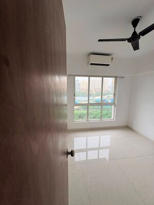 Room in 2 BHK Apartment at Lodha Amara, Kolshet Road – for Sale