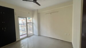 Room in 2.5 BHK Apartment at Dasnac Burj, Sector 75 – for Rent