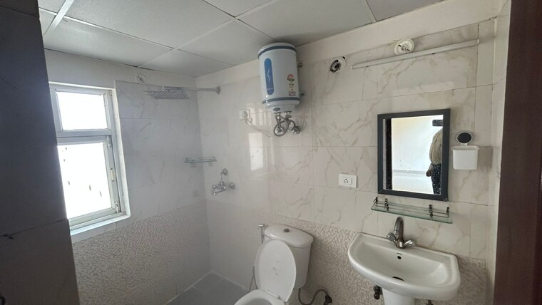 Bathroom, dasnac-burj 2.5 Bedroom 1150 Sq.Ft. Apartment In Sector 75 Noida 10606077