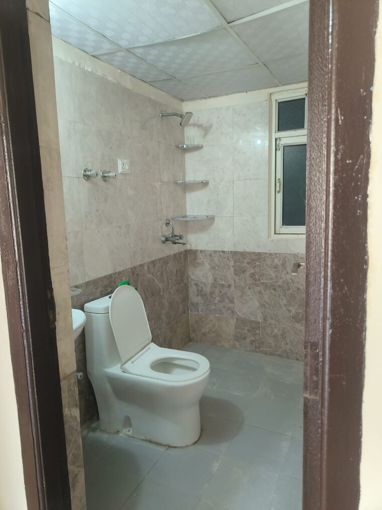 Bathroom, dasnac-burj 2.5 Bedroom 1150 Sq.Ft. Apartment In Sector 75 Noida 10606077