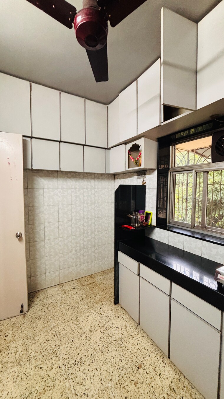 Kitchen, veena nagar phase 2 2 Bedroom 680 Sq.Ft. Apartment In Veena Nagar Phase 2 Mumbai 10606091