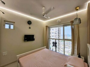 Room in 1 BHK Apartment at Lodha Amara, Kolshet Road – for Sale