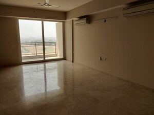 Room in 3.5 BHK Apartment at DLF The Ultima, Sector 81 – for Sale