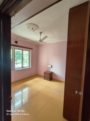 Room in 3 BHK Apartment at Udyan Darshan, Prabhadevi – for Rent