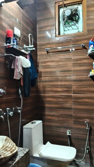 Utility Room in 2.5 BHK Builder Floor at Spring Field, Sector 31 – for Sale