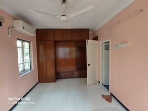 Room in 3 BHK Apartment at Udyan Darshan, Prabhadevi – for Rent