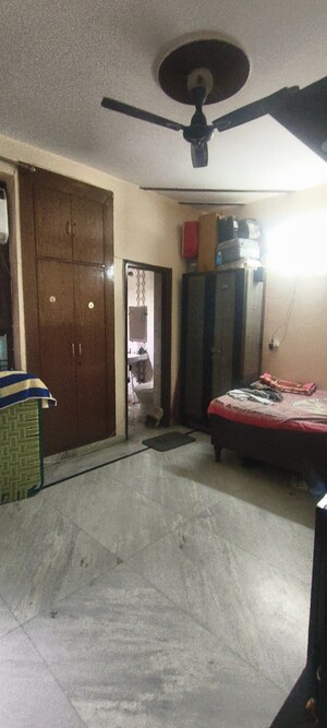 Living Room in 2.5 BHK Builder Floor at Spring Field, Sector 31 – for Sale