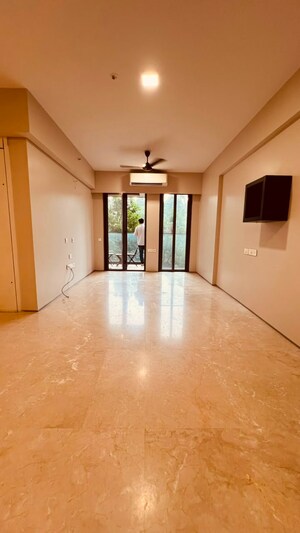 Room in 3 BHK Apartment at Rustomjee Seasons, Bandra East – for Rent