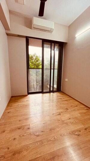 Room in 3 BHK Apartment at Rustomjee Seasons, Bandra East – for Rent