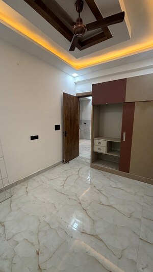 Room in 2 BHK Builder Floor at Sector 16b Greater Noida – for Sale
