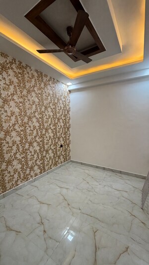 Room in 2 BHK Builder Floor at Sector 16b Greater Noida – for Sale