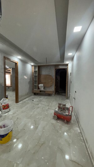 Room in 2 BHK Builder Floor at Sector 16b Greater Noida – for Sale