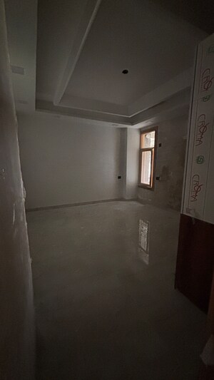 Room in 2 BHK Builder Floor at Sector 16b Greater Noida – for Sale
