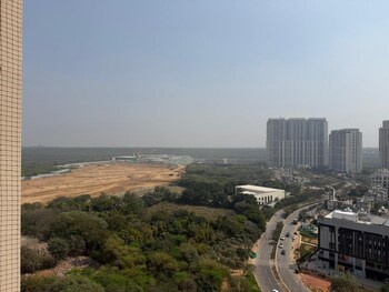 DLF The Summit
