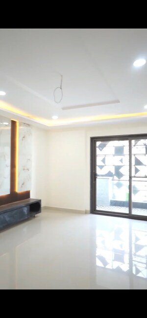 Room in 4 BHK Builder Floor at Parklands, Sector 85 – for Rent