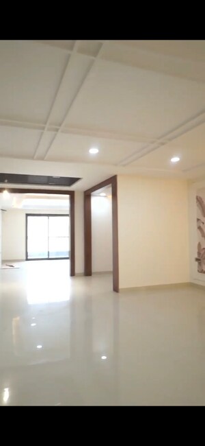 Room in 4 BHK Builder Floor at Parklands, Sector 85 – for Rent
