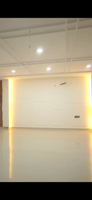 Room in 4 BHK Builder Floor at Sector 85 – for Sale