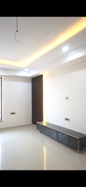 Room in 4 BHK Builder Floor at Sector 85 – for Sale