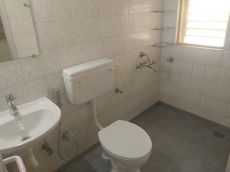 Bathroom, raheja-sunglow 2 Bedroom 900 Sq.Ft. Apartment In Powai Mumbai 10611709