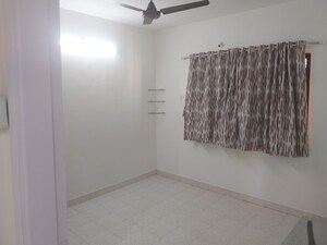 Room in 2 BHK Apartment at Raheja Sunglow, Powai – for Rent