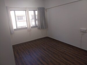 Room in 2 BHK Apartment at Raheja Sunglow, Powai – for Rent