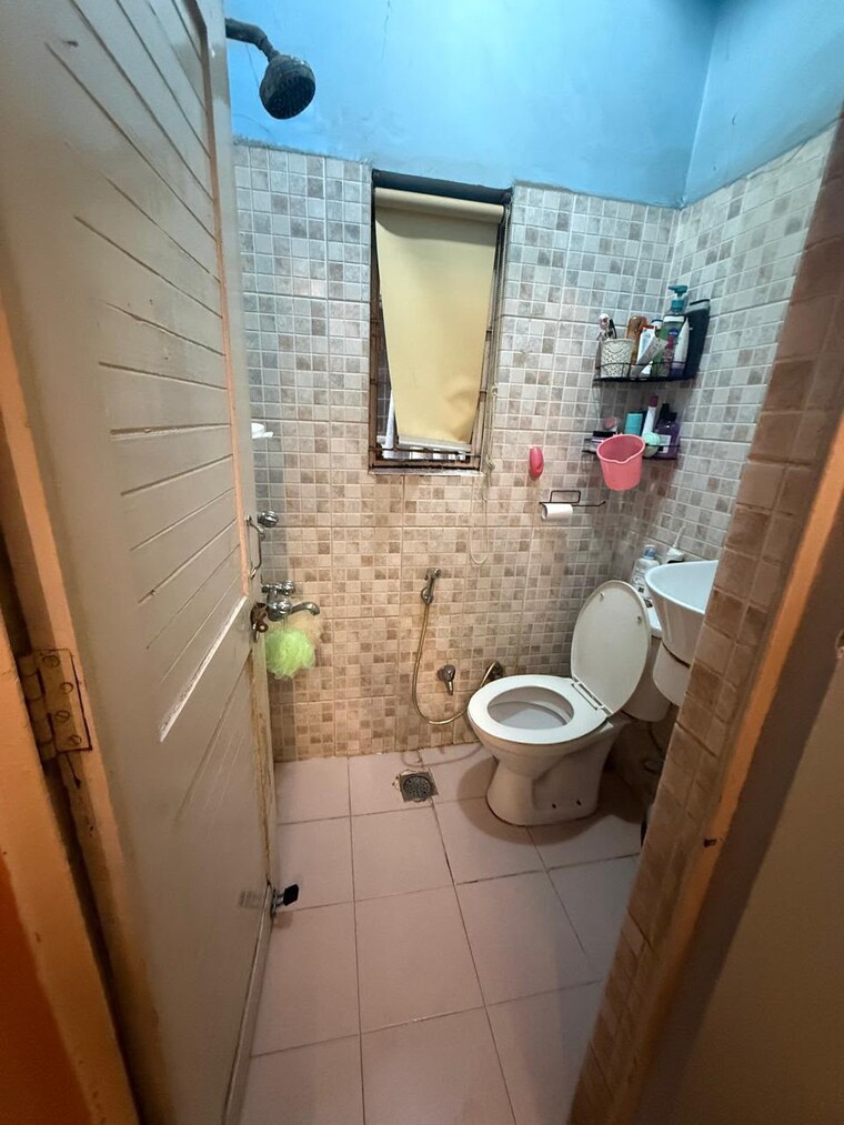 Bathroom, sheikh sarai 2 Bedroom 1250 Sq.Ft. Builder Floor In Sheikh Sarai Delhi 10611718