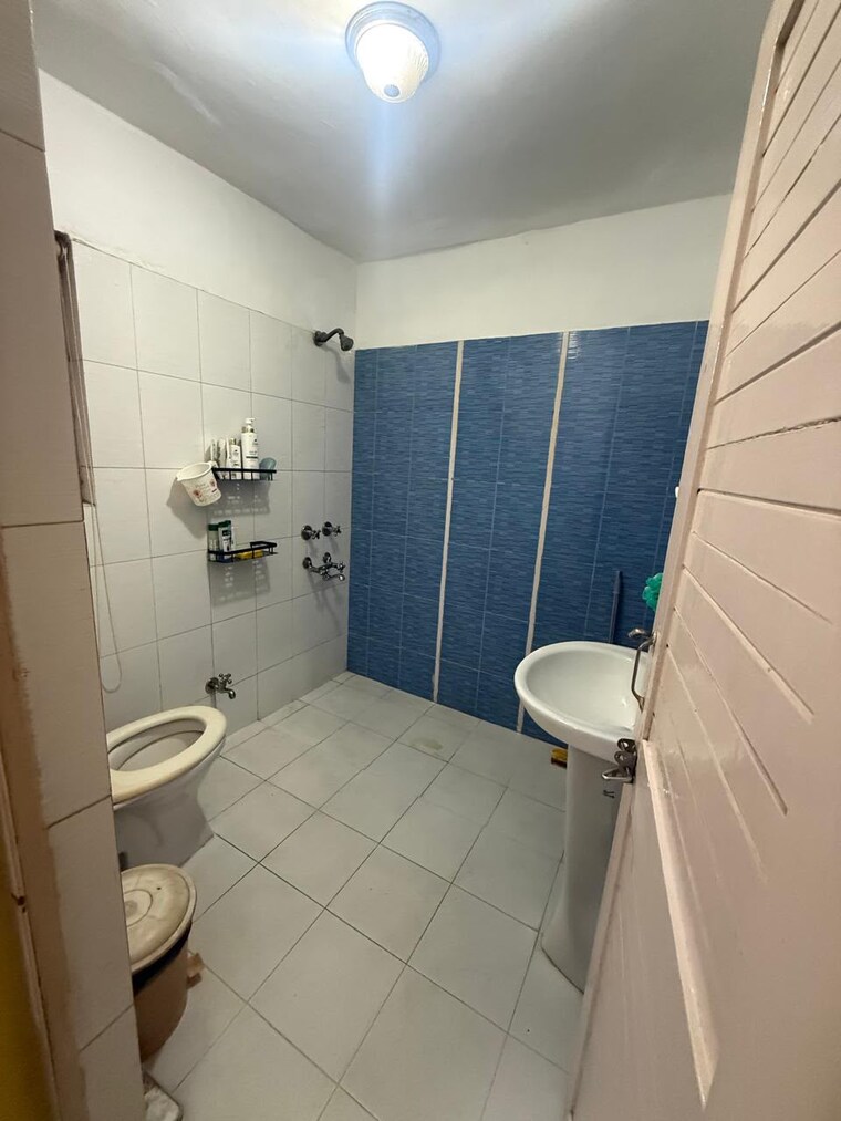 Bathroom, sheikh sarai 2 Bedroom 1250 Sq.Ft. Builder Floor In Sheikh Sarai Delhi 10611718