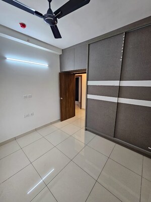 Room in 3 BHK Apartment at Prestige Finsbury Park Hyde, Bagaluru – for Rent