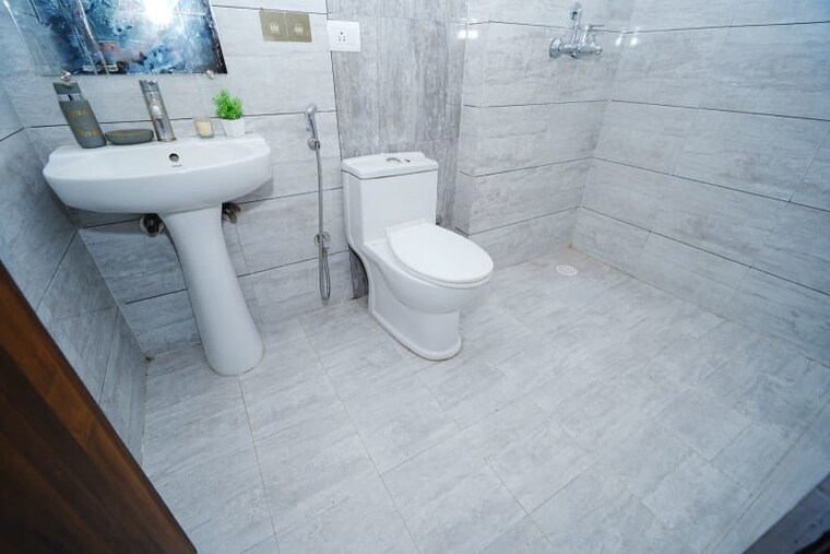 Bathroom, gulshan-bellina 3 Bedroom 1495 Sq.Ft. Apartment In Sector 16 Greater Noida Greater Noida 10617746