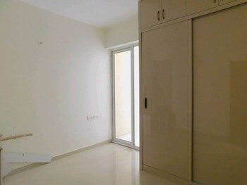 Prateek Grand City