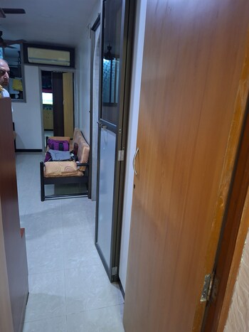 2 BHK Flat for Sale in Vile Parle West, Mumbai
