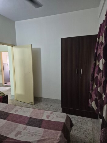 2 BHK Flat for Rent in Park Circus, Kolkata