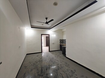1 BHK Builder Floor for Sale in Sector 73, Noida