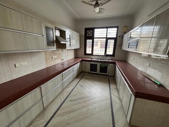 Auram Floor