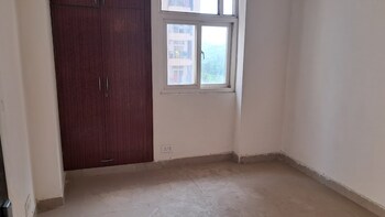 2.5 BHK Flat for Sale in Sector 76, Noida