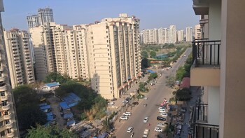 2.5 BHK Flat for Sale in Sector 76, Noida