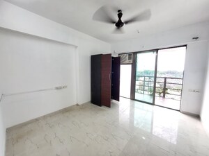 Room in 2 BHK Apartment at Notan Jewel, Bandra West – for Rent