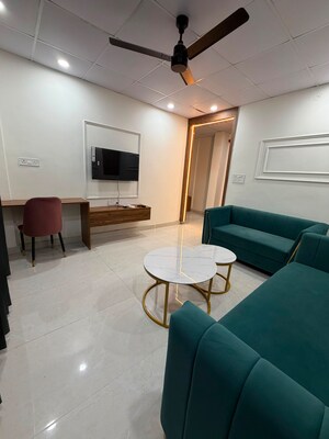 Team Area in 4 BHK Builder Floor at Dlf Phase ii – for Rent