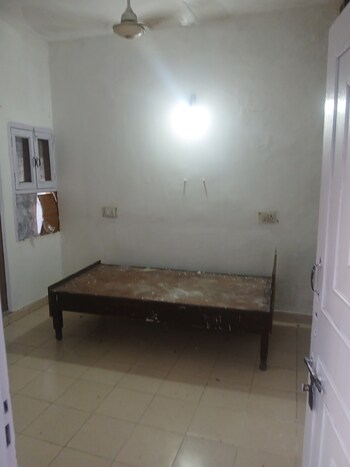 1 RK Builder Floor for Rent in Sector 26, Noida