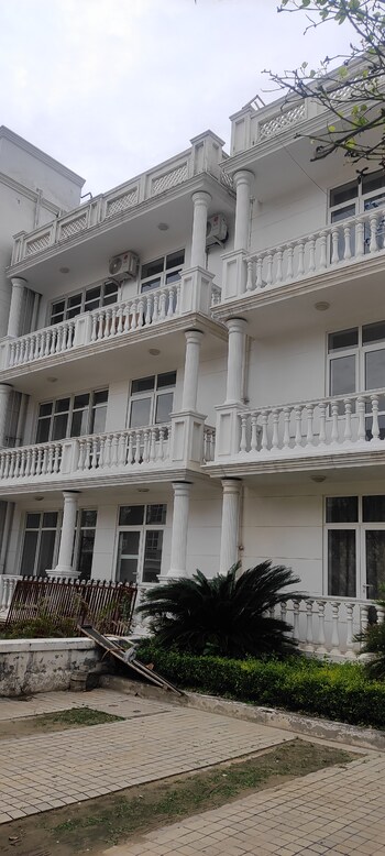 DLF Central Square