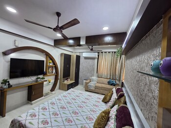 3 BHK Penthouse for Sale in Vasundhara Enclave, Delhi