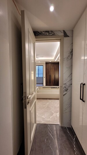 Building Lobby in 5 BHK Builder Floor at TDI The Retreat, Sector 89 – for Sale
