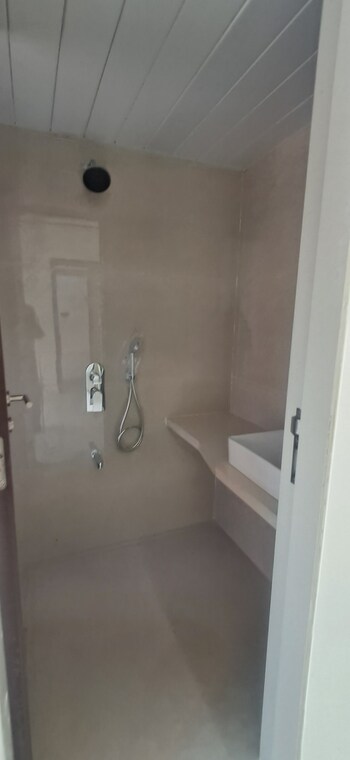 2 BHK Flat for Rent in Malad West, Mumbai