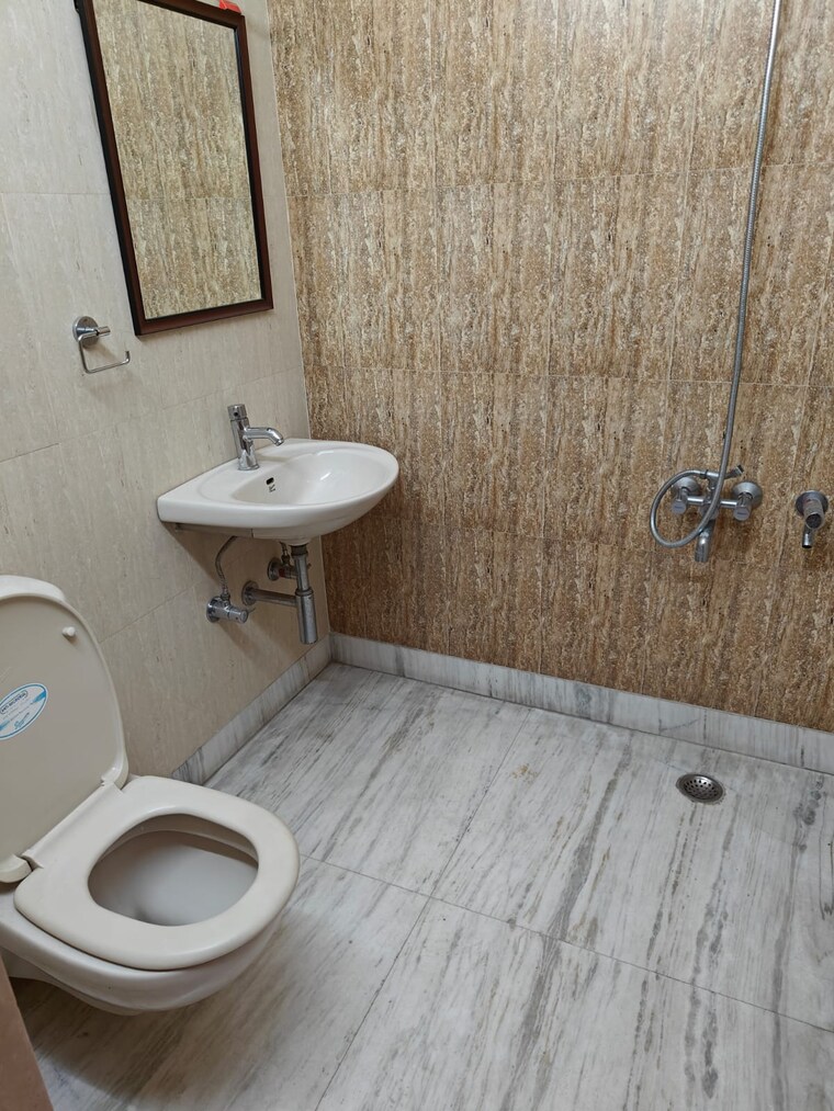 Bathroom, govindpuri 2 Bedroom 550 Sq.Ft. Builder Floor In Govindpuri Delhi 10645894