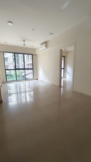 Room in 3 BHK Apartment at Lodha Sterling, Kolshet Road – for Rent