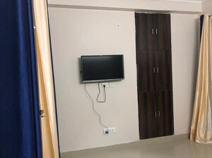 Furnished Amenities in 2 BHK Builder Floor at Queens Plaza, Sector 43 – for Rent