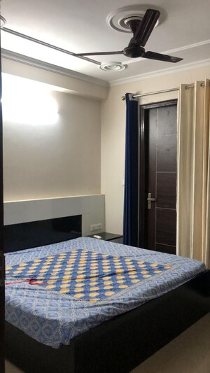 Bedroom in 2 BHK Builder Floor at Queens Plaza, Sector 43 – for Rent